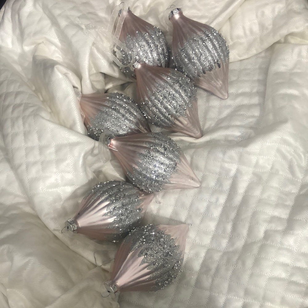 Set of 7 Pinky/silver Ornamnets